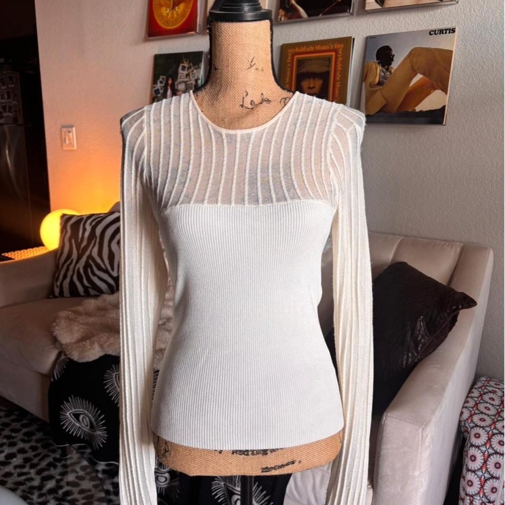 Vintage-inspired ivory ribbed knit top by Ronny Kobo 🤍